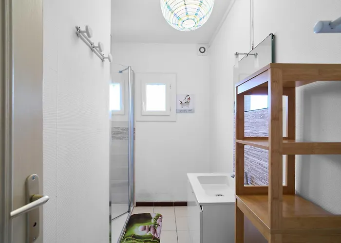 Piscine Chauffée - Hébergement de vacances *