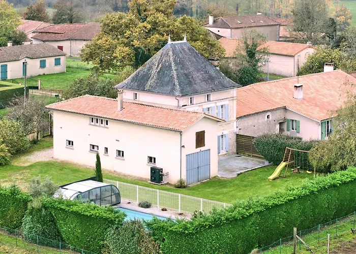 Piscine Chauffée - Hébergement de vacances Sauvignac